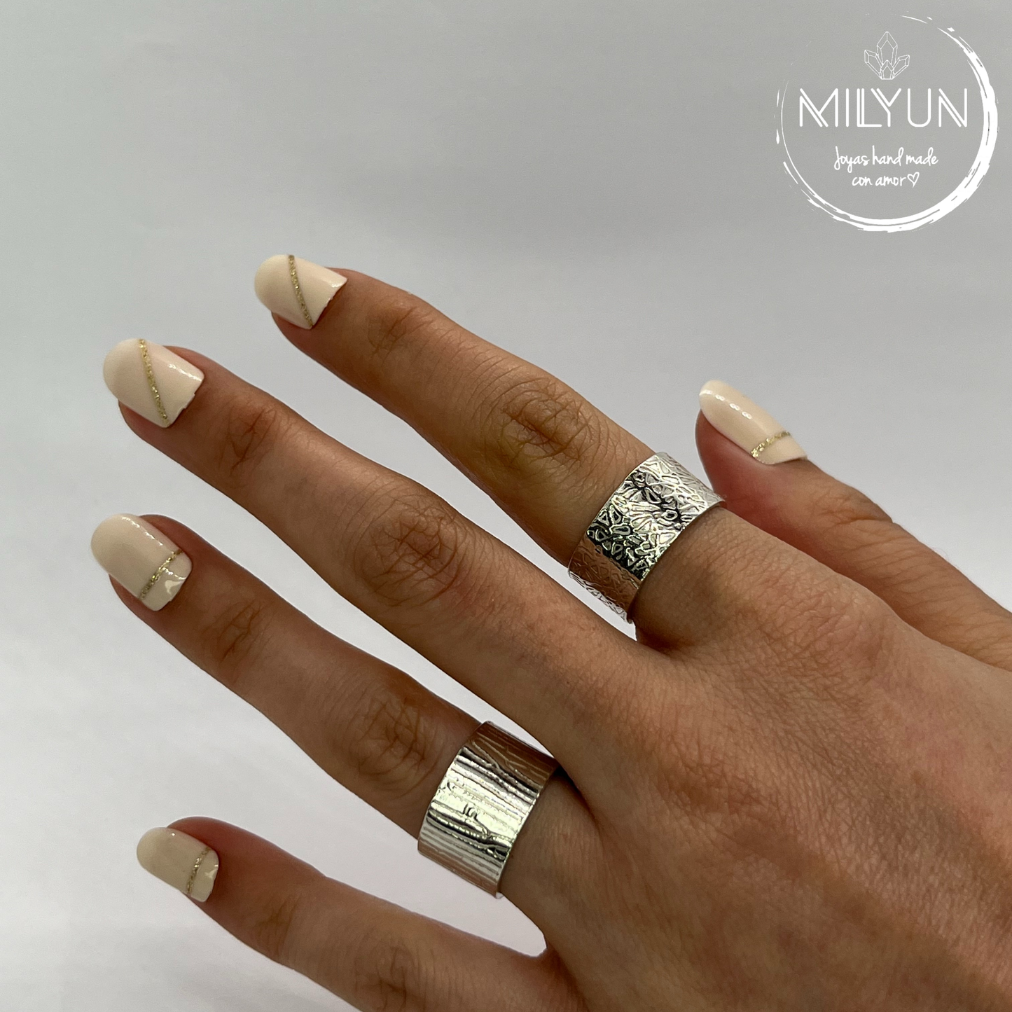 Anillo de Plata 980 con Textura de Corteza de Árbol