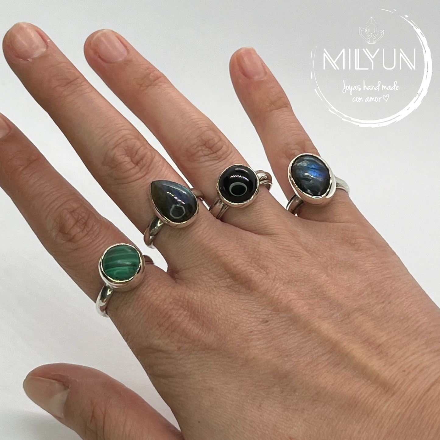 Anillos clásicos de cabujón diferentes piedras.