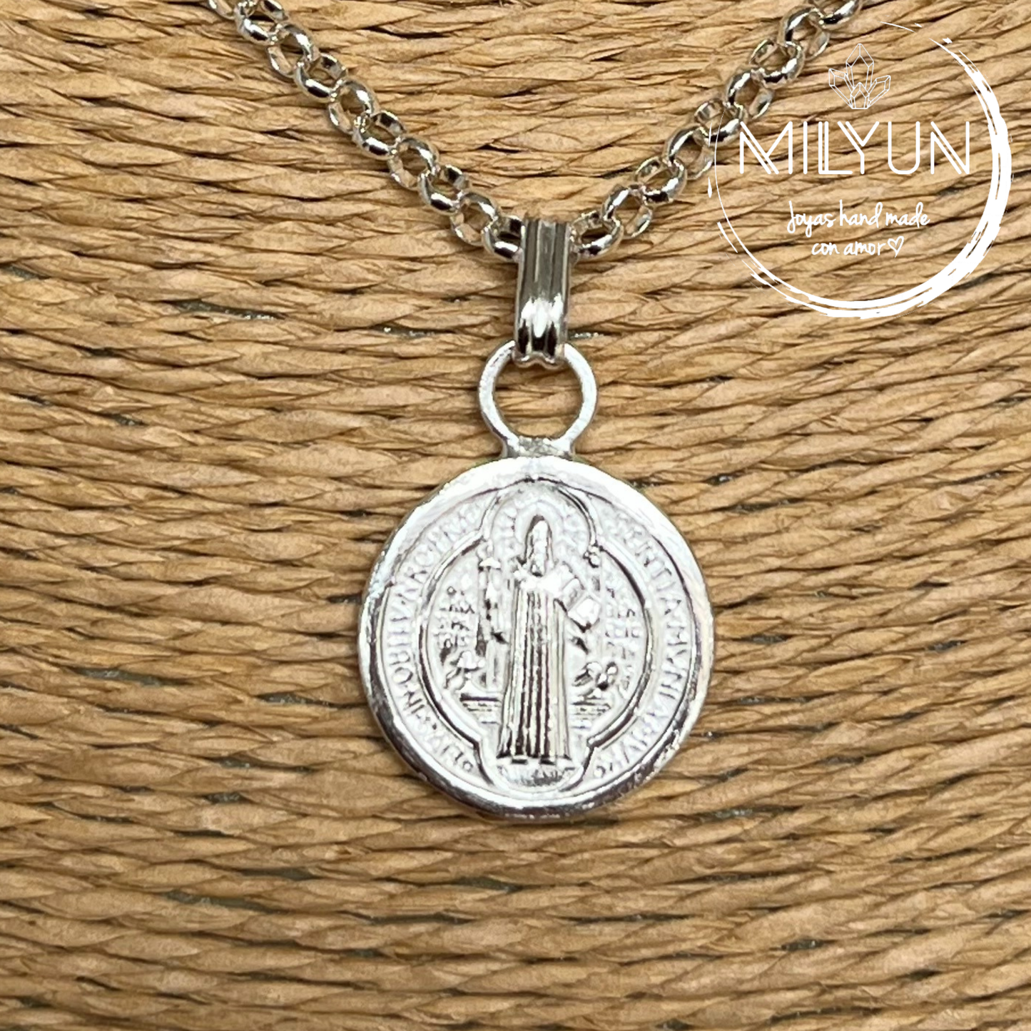 Dije medalla de San Benito.