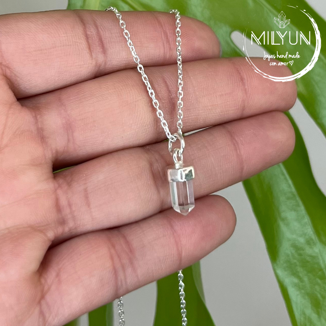 Collar de plata con punta xs.